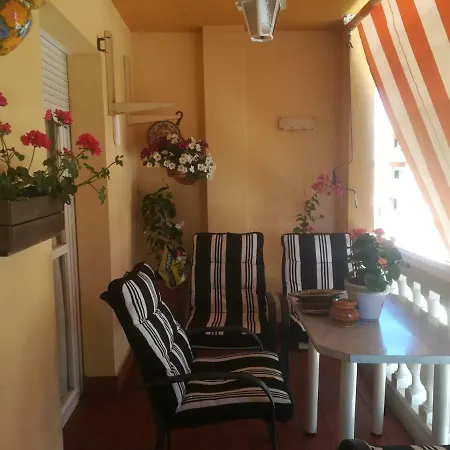 Δωμάτια σε οικογενειακή κατοικία En Casa